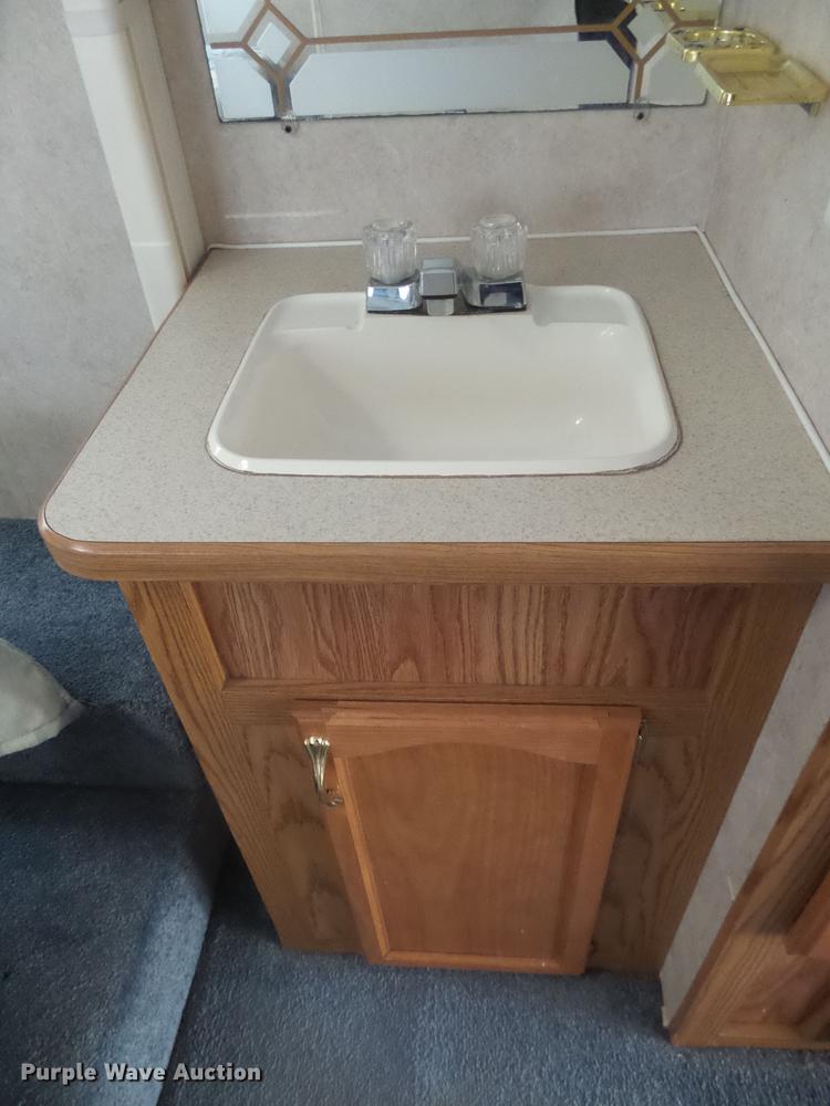 image for item DX9188 2003 Gulfstream Innsbruck camper