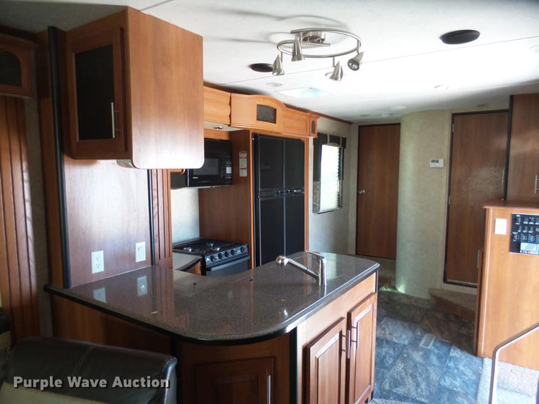 image for item DX9189 2012 Keystone Vizion camper