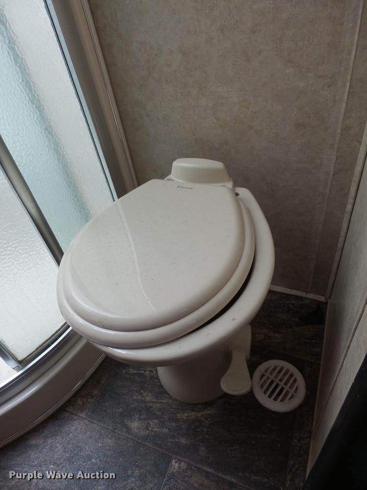 image for item DX9189 2012 Keystone Vizion camper