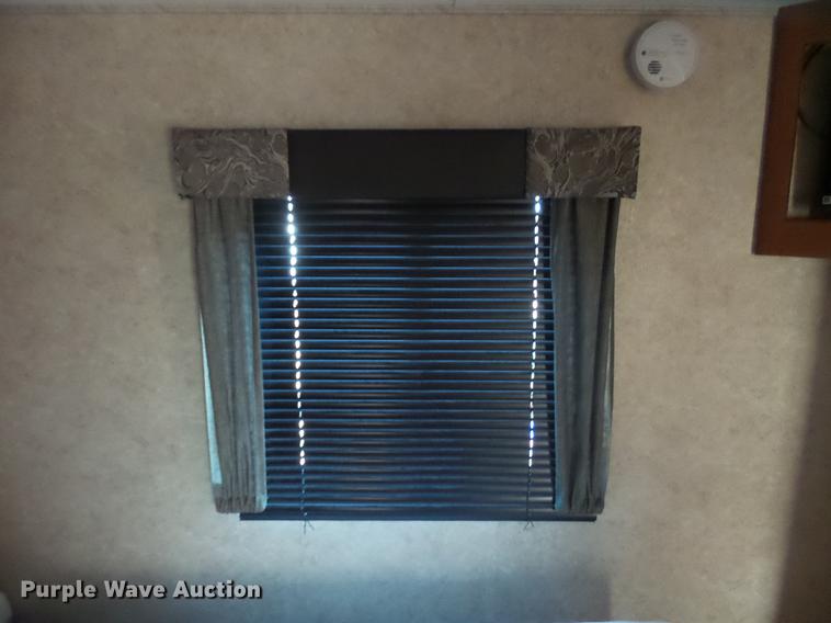 image for item DX9189 2012 Keystone Vizion camper