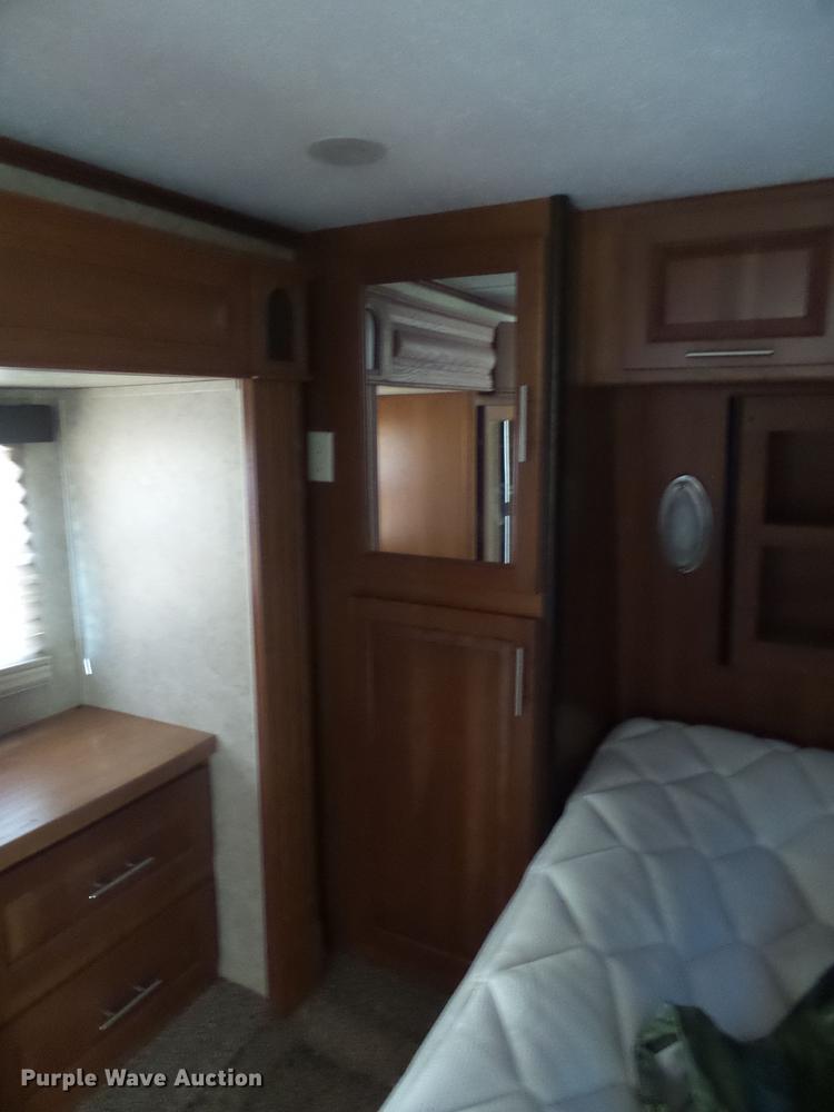 image for item DX9189 2012 Keystone Vizion camper