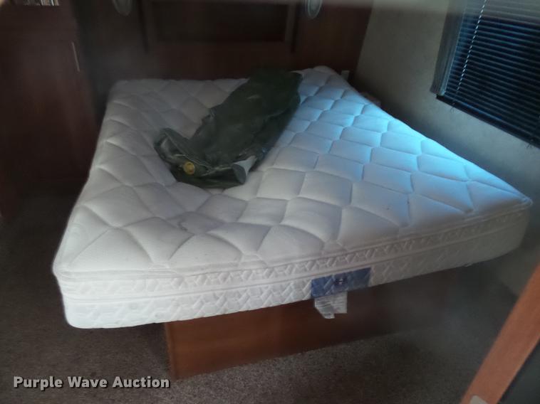 image for item DX9189 2012 Keystone Vizion camper