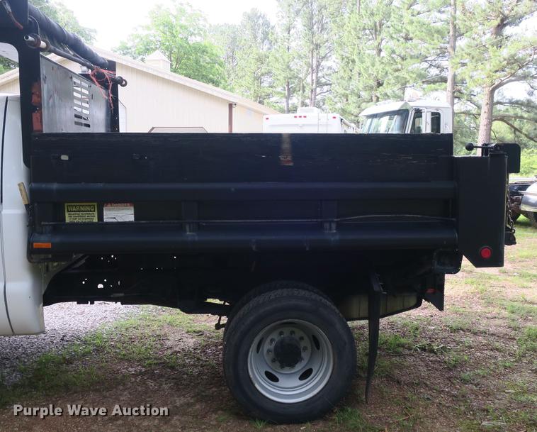image for item EA9258 2005 Ford F550 Super Duty XL dump truck