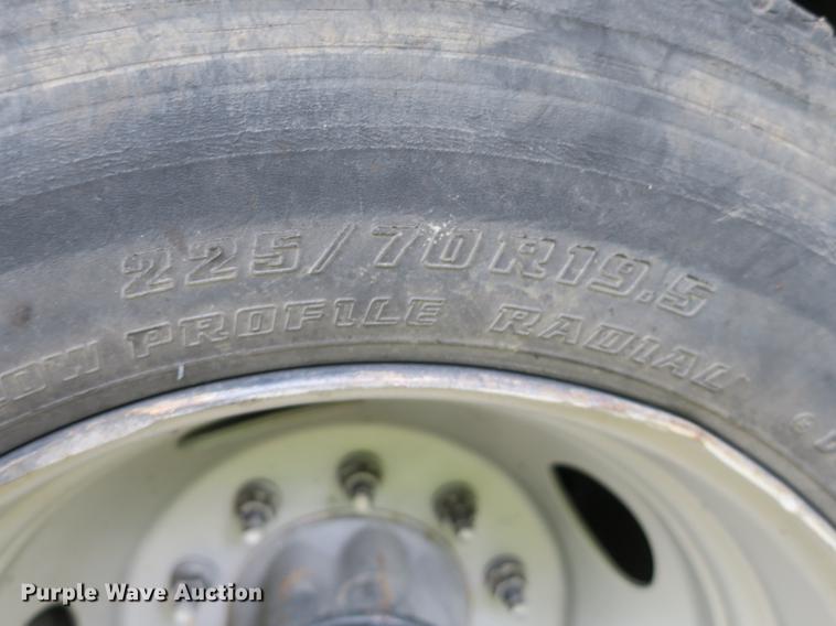 image for item EA9258 2005 Ford F550 Super Duty XL dump truck