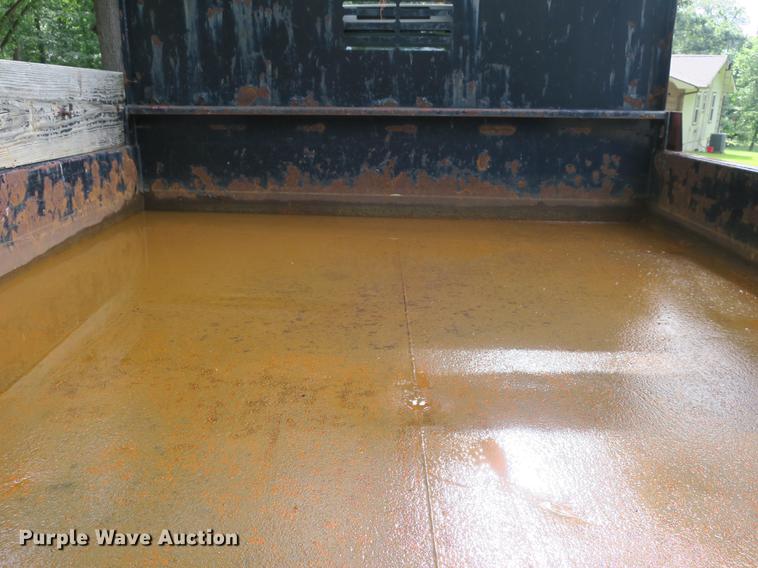 image for item EA9258 2005 Ford F550 Super Duty XL dump truck