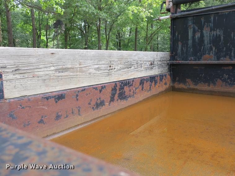 image for item EA9258 2005 Ford F550 Super Duty XL dump truck