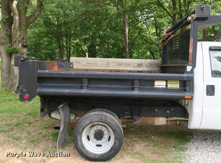 image for item EA9258 2005 Ford F550 Super Duty XL dump truck