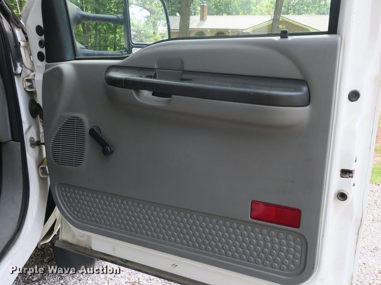 image for item EA9258 2005 Ford F550 Super Duty XL dump truck