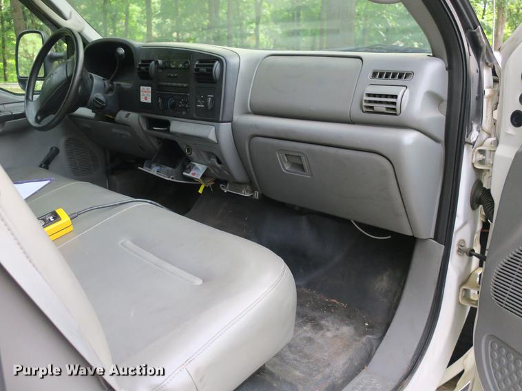 image for item EA9258 2005 Ford F550 Super Duty XL dump truck