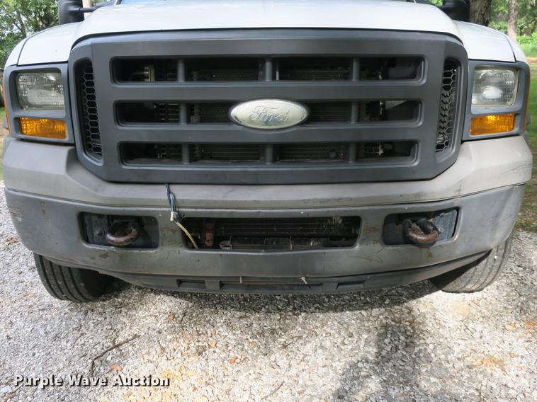 image for item EA9258 2005 Ford F550 Super Duty XL dump truck