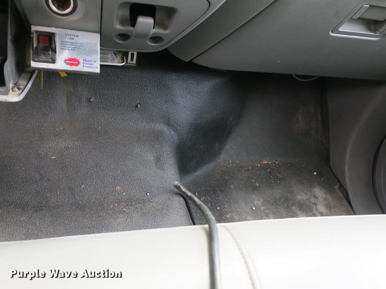 image for item EA9258 2005 Ford F550 Super Duty XL dump truck