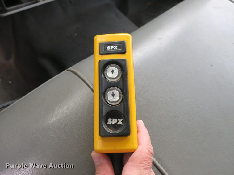 image for item EA9258 2005 Ford F550 Super Duty XL dump truck