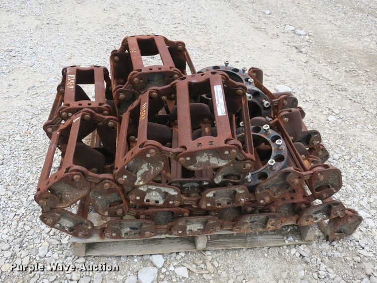 image for item EA9264 Grouser over tire tracks