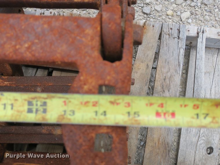 image for item EA9264 Grouser over tire tracks