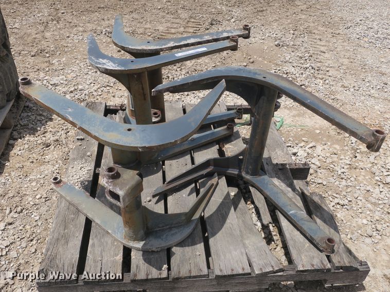 image for item EA9276 Bobcat grapple attachment