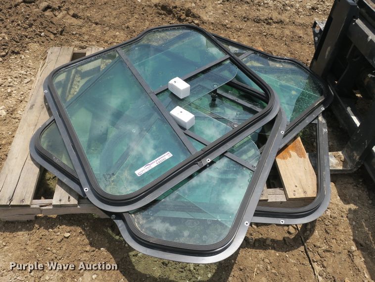 image for item EA9283 (2) Bobcat M series side window sets