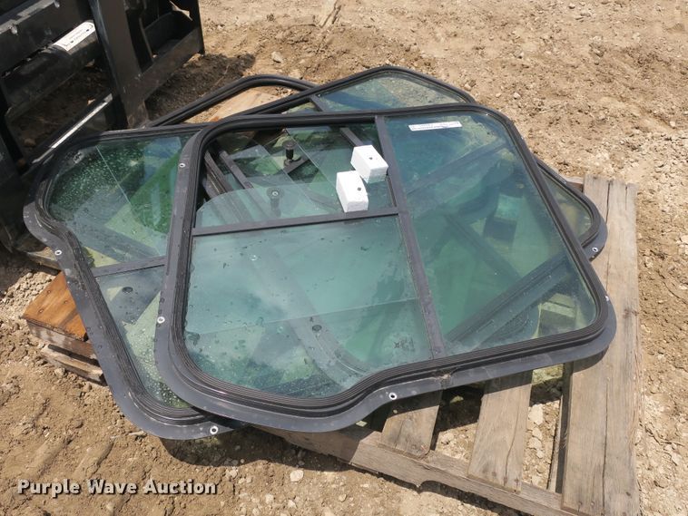 image for item EA9283 (2) Bobcat M series side window sets