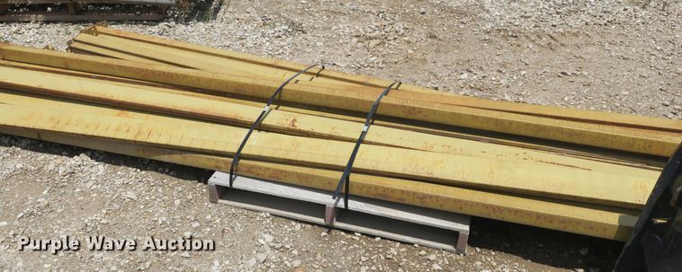 image for item EA9329 Metal shelving