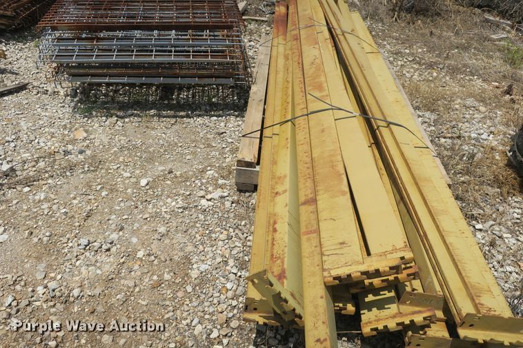 image for item EA9329 Metal shelving