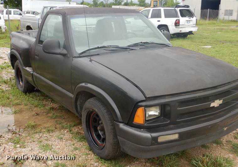 image for item ED9336 1996 Chevrolet S10 pickup truck