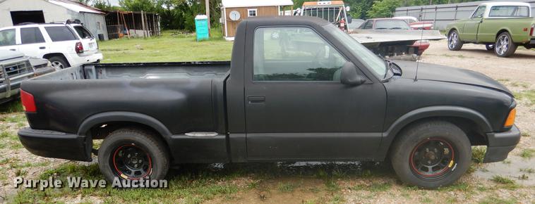 image for item ED9336 1996 Chevrolet S10 pickup truck