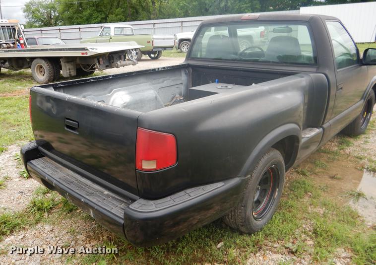 image for item ED9336 1996 Chevrolet S10 pickup truck