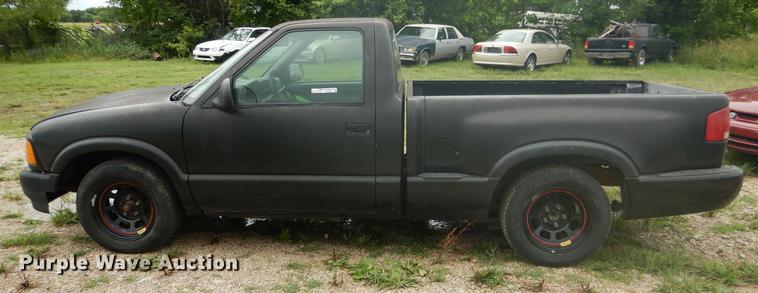 image for item ED9336 1996 Chevrolet S10 pickup truck