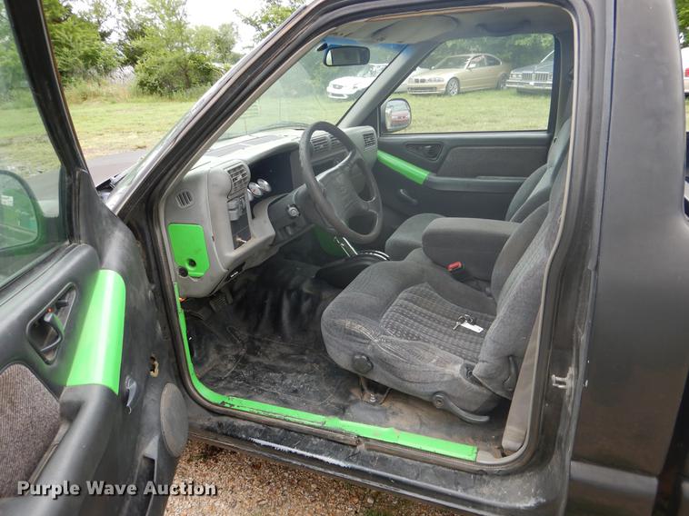 image for item ED9336 1996 Chevrolet S10 pickup truck