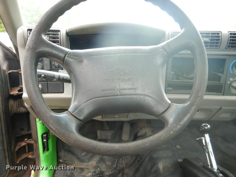 image for item ED9336 1996 Chevrolet S10 pickup truck