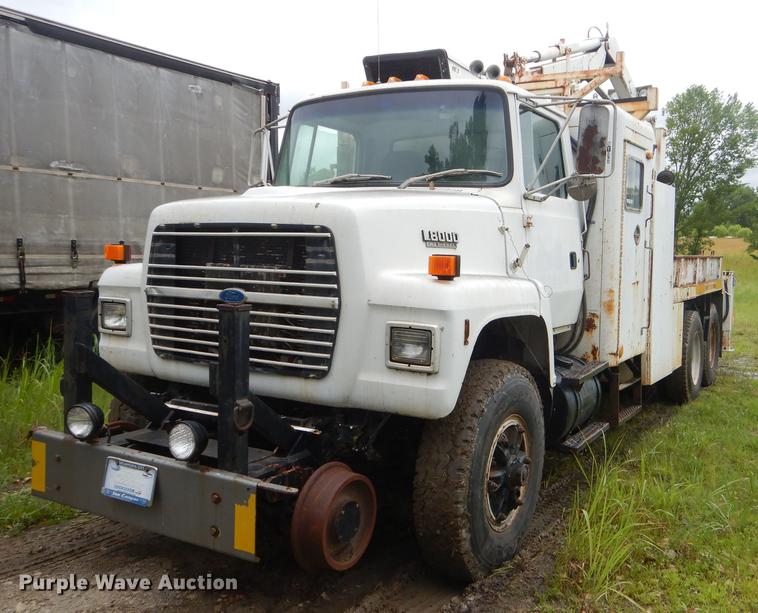image for item ED9339 1991 Ford LNT8000 railroad crane truck