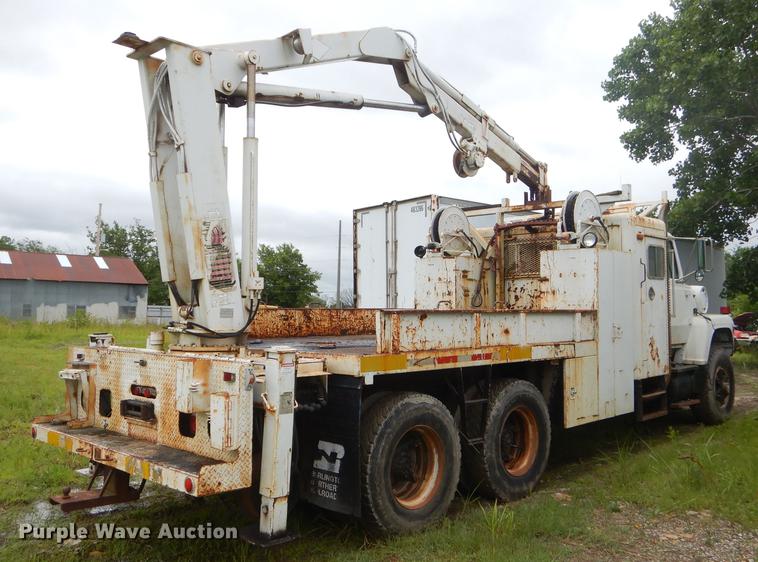 image for item ED9339 1991 Ford LNT8000 railroad crane truck