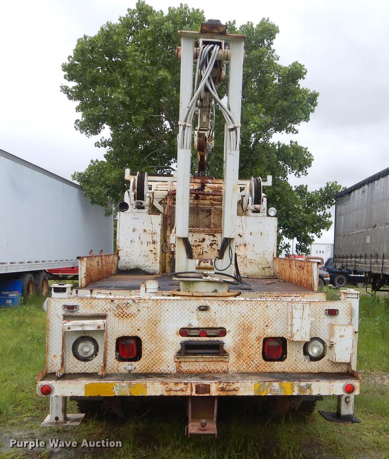 image for item ED9339 1991 Ford LNT8000 railroad crane truck