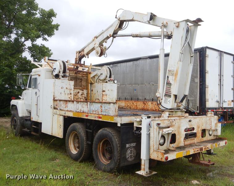 image for item ED9339 1991 Ford LNT8000 railroad crane truck