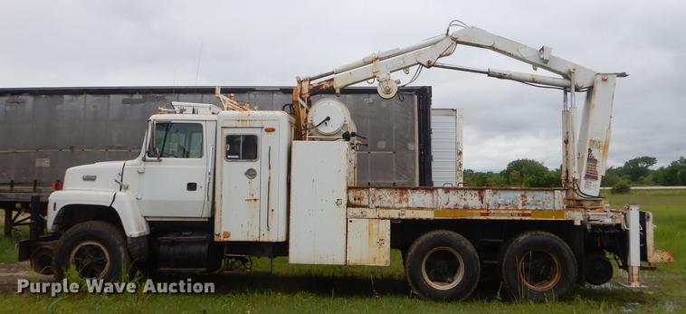 image for item ED9339 1991 Ford LNT8000 railroad crane truck