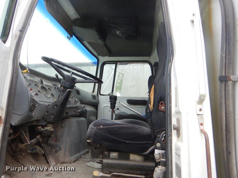 image for item ED9339 1991 Ford LNT8000 railroad crane truck