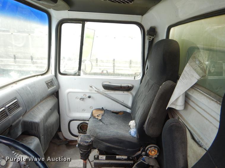 image for item ED9339 1991 Ford LNT8000 railroad crane truck