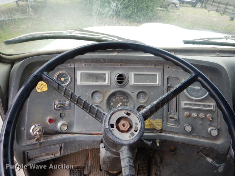 image for item ED9339 1991 Ford LNT8000 railroad crane truck