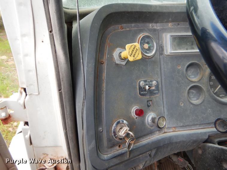 image for item ED9339 1991 Ford LNT8000 railroad crane truck