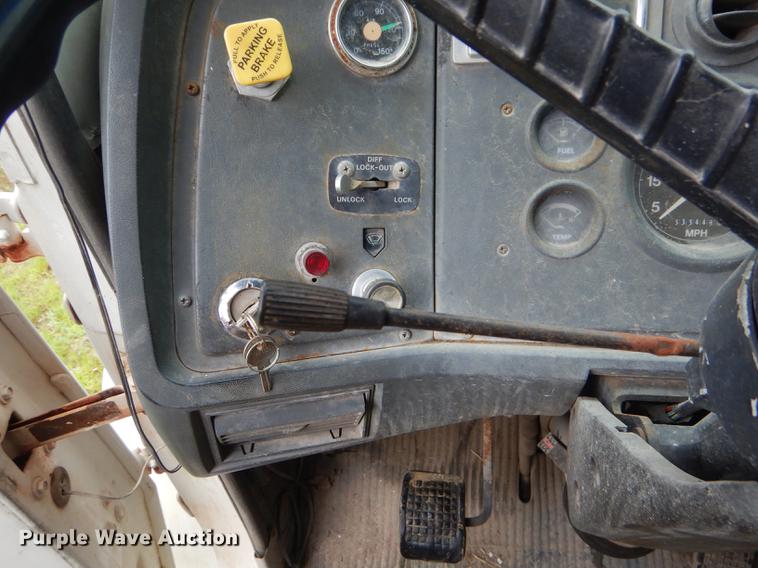 image for item ED9339 1991 Ford LNT8000 railroad crane truck