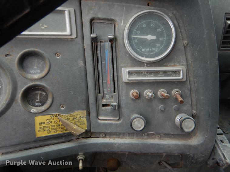 image for item ED9339 1991 Ford LNT8000 railroad crane truck