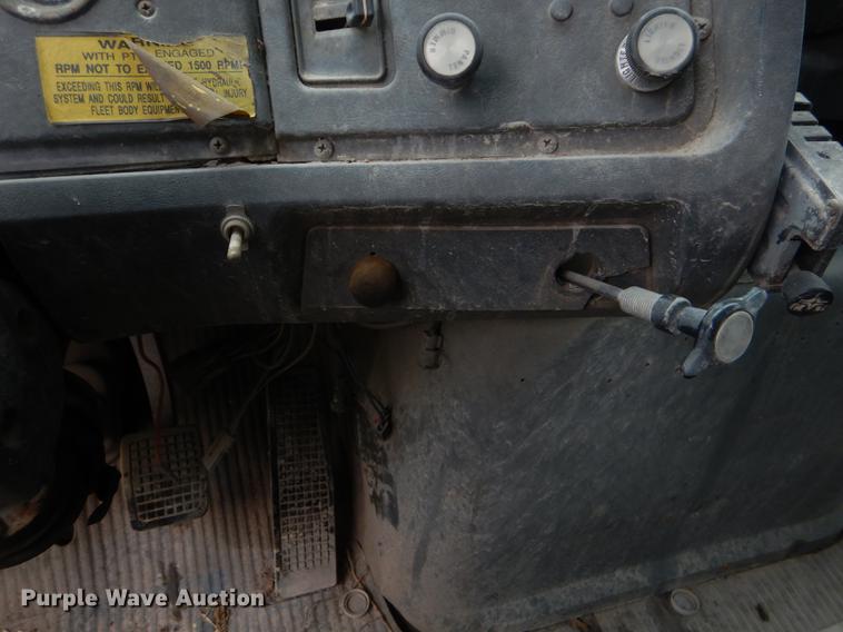 image for item ED9339 1991 Ford LNT8000 railroad crane truck