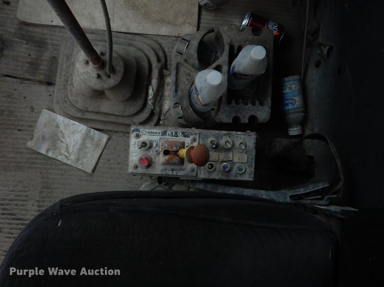 image for item ED9339 1991 Ford LNT8000 railroad crane truck