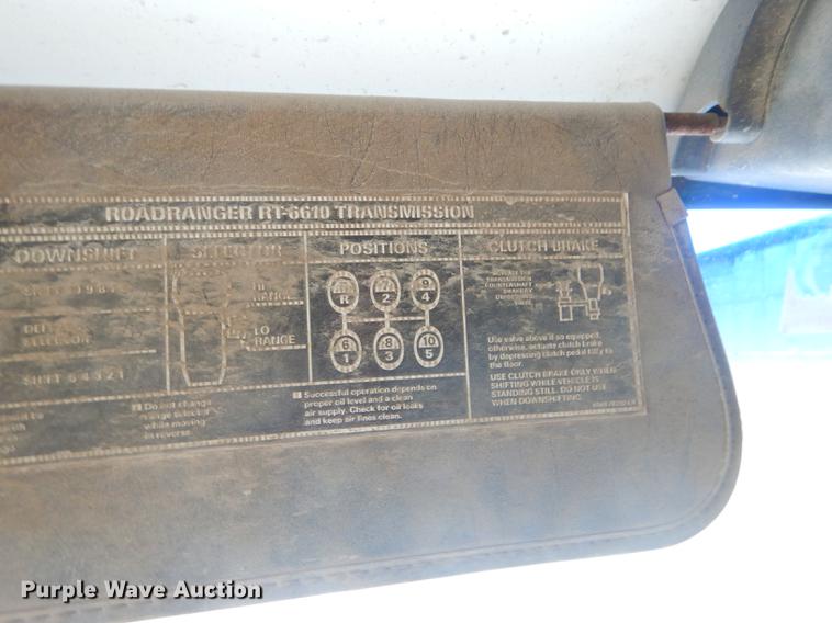 image for item ED9339 1991 Ford LNT8000 railroad crane truck