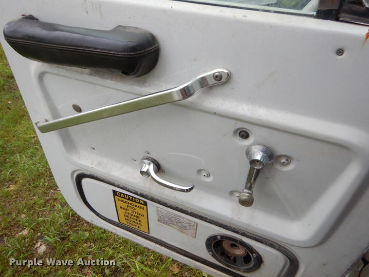 image for item ED9339 1991 Ford LNT8000 railroad crane truck