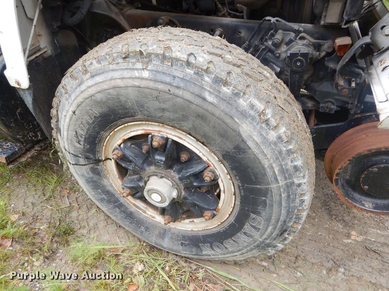 image for item ED9339 1991 Ford LNT8000 railroad crane truck