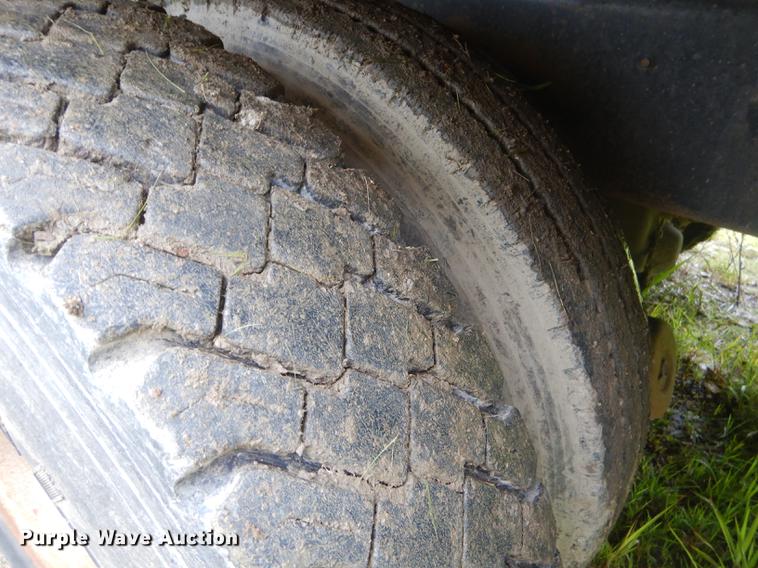 image for item ED9339 1991 Ford LNT8000 railroad crane truck