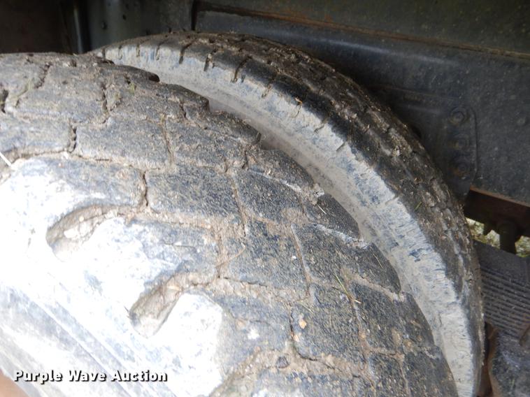 image for item ED9339 1991 Ford LNT8000 railroad crane truck