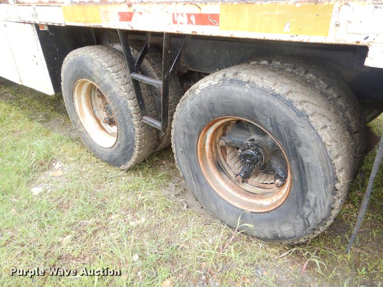 image for item ED9339 1991 Ford LNT8000 railroad crane truck