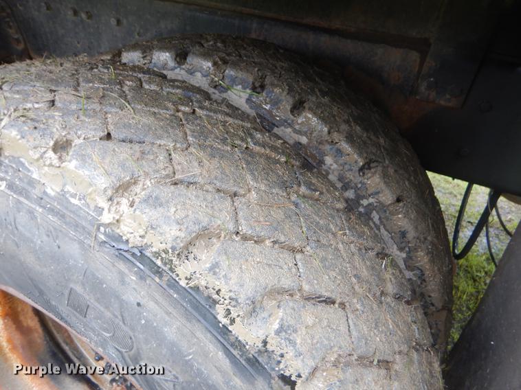 image for item ED9339 1991 Ford LNT8000 railroad crane truck