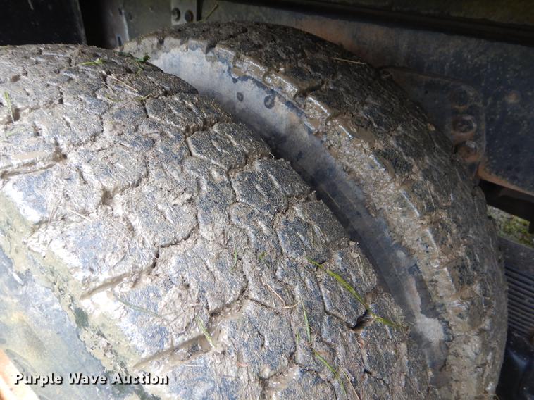 image for item ED9339 1991 Ford LNT8000 railroad crane truck